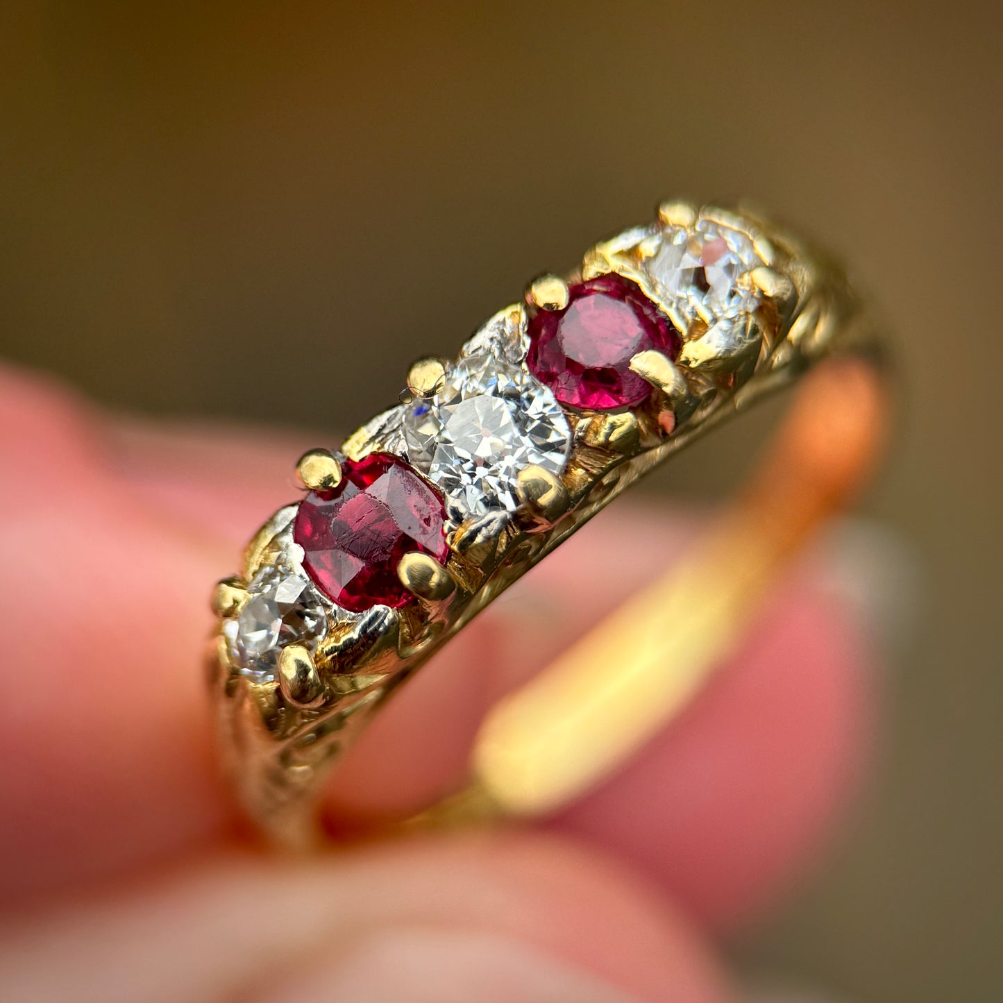 18ct Gold Antique Victorian Old Cut Diamond & Ruby Five 5 stone Ring Size N