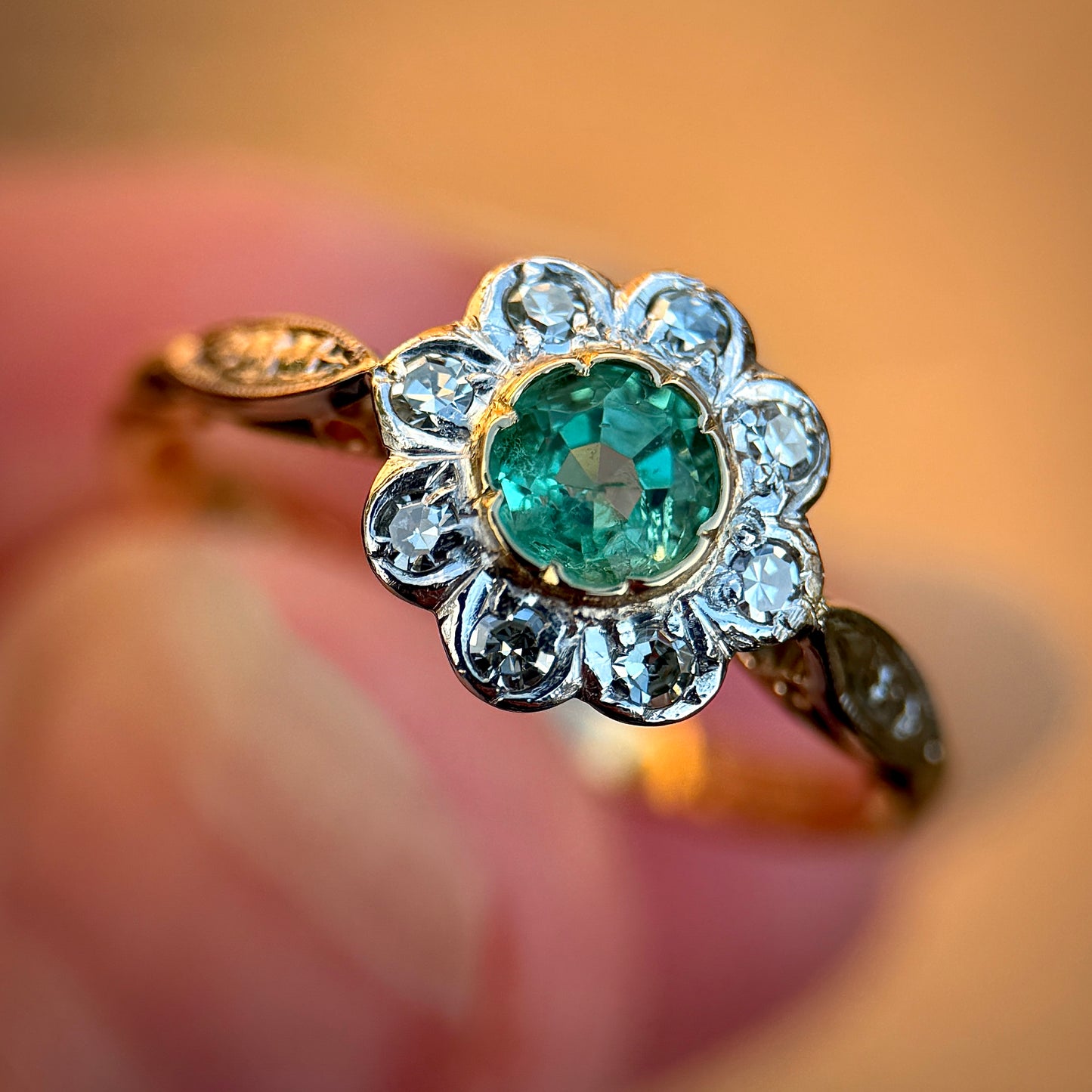 18CT Gold & Platinum Edwardian 0.40ct Emerald & 0.20ct Diamond Daisy Cluster Ring