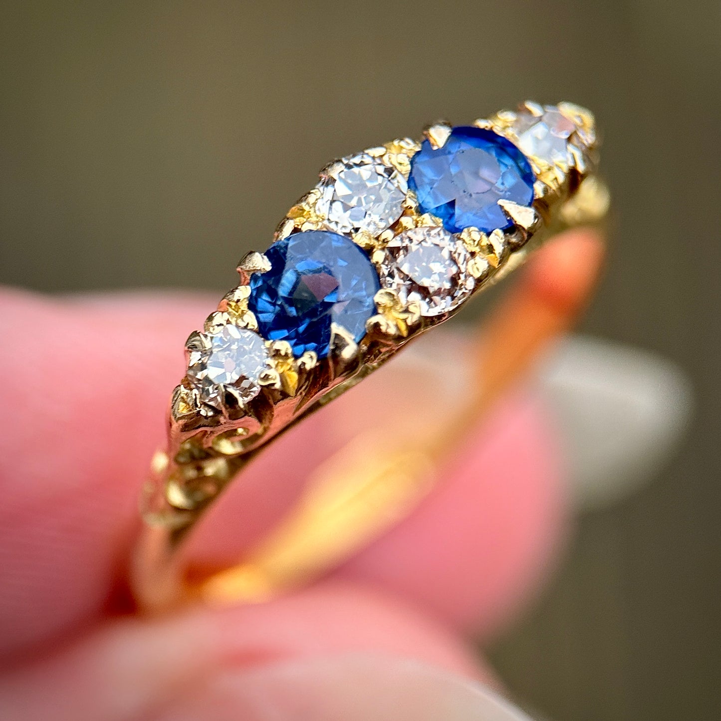 18ct Antique 0.50ct Sapphire & 0.30ct Old Cut Diamond Gold Ring 3.8 grams