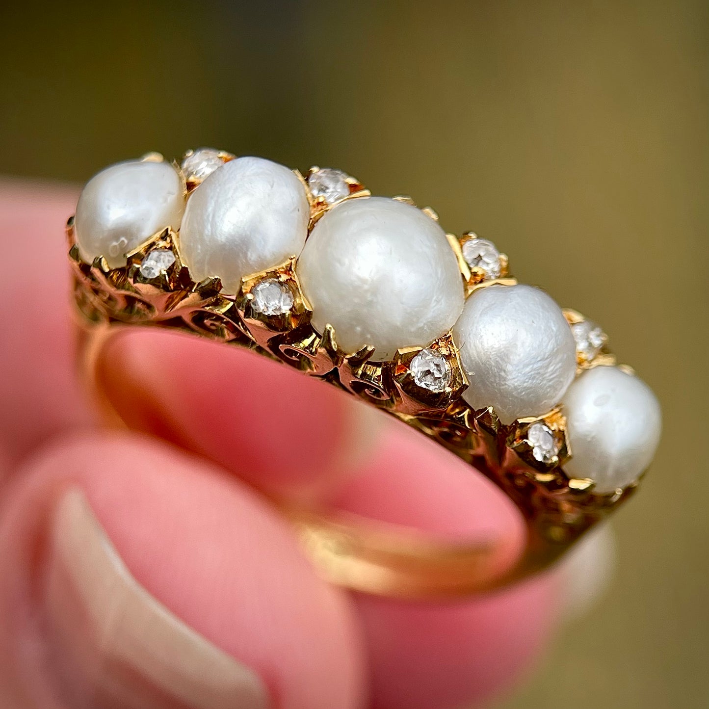 HUGE 18CT Gold Antique Pearl & old cut diamond five stone half hoop ring 7.8g