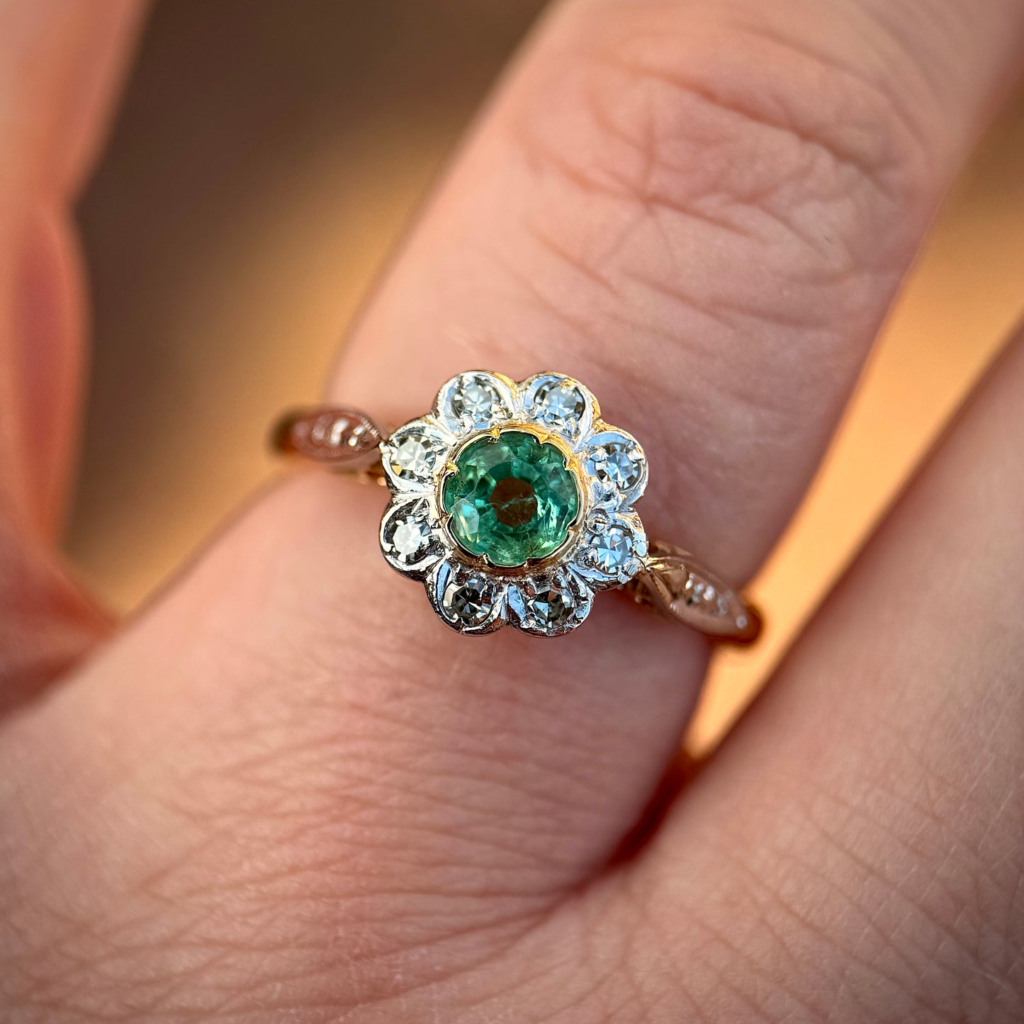 18CT Gold & Platinum Edwardian 0.40ct Emerald & 0.20ct Diamond Daisy Cluster Ring