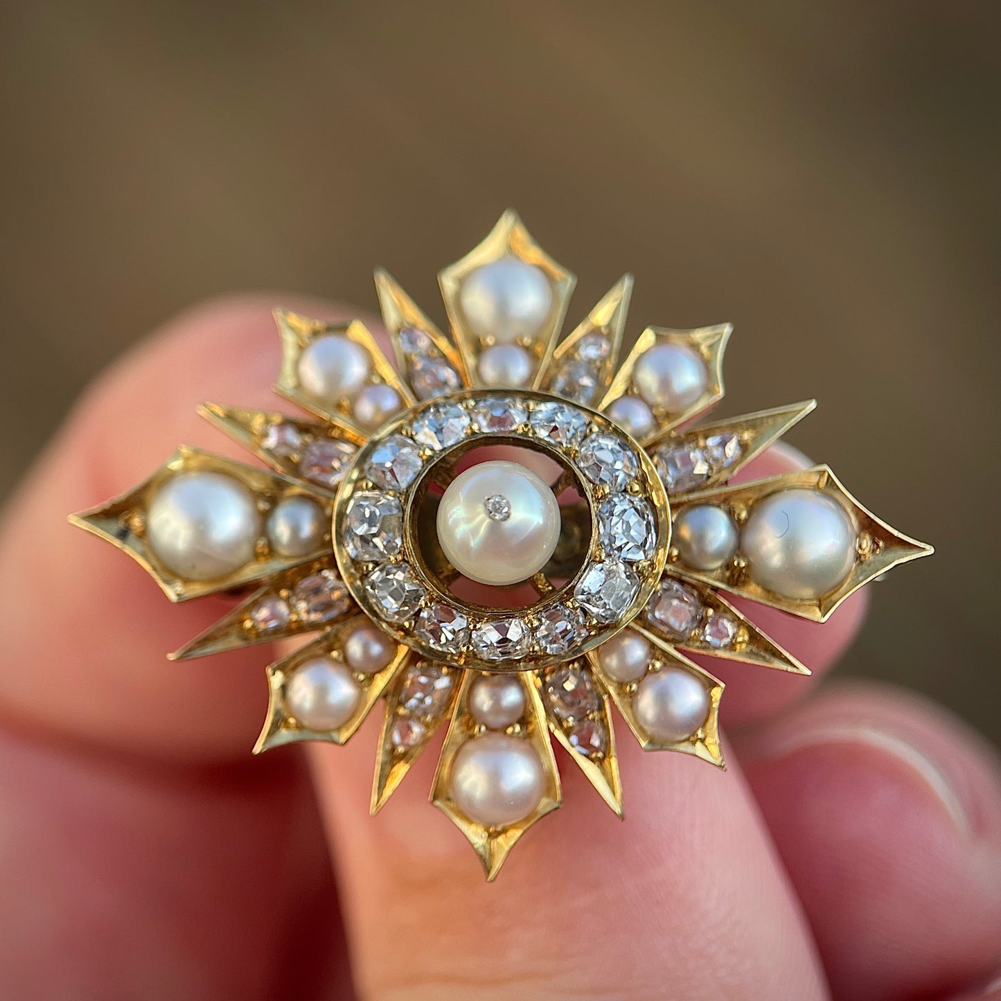 18CT Gold Antique Victorian Old Cut Diamond pearl Yellow Celestial Star Brooch