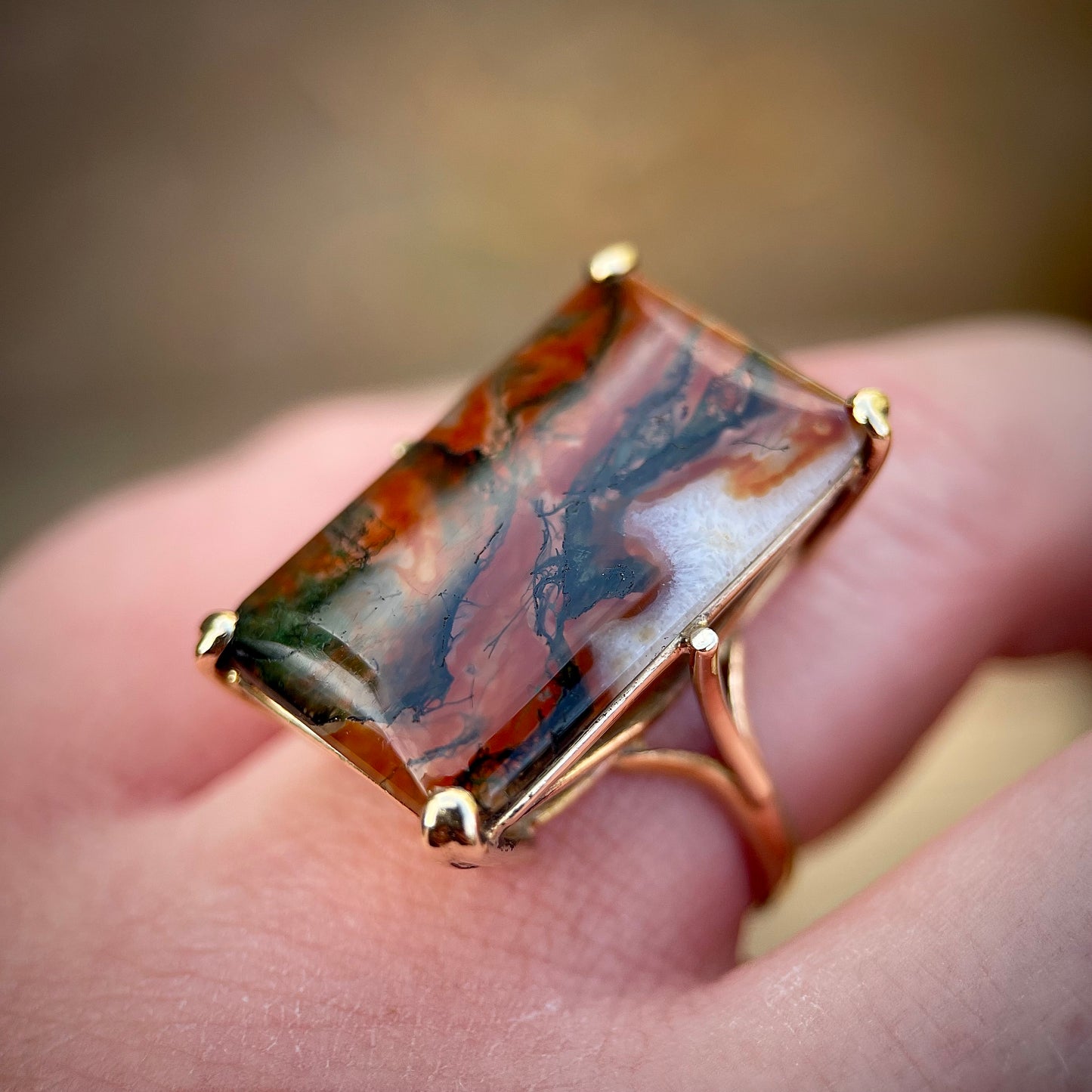 Gorgeous 9CT Gold Orange Moss Agate Statement Ring Size N 1/2 6.1 Grams