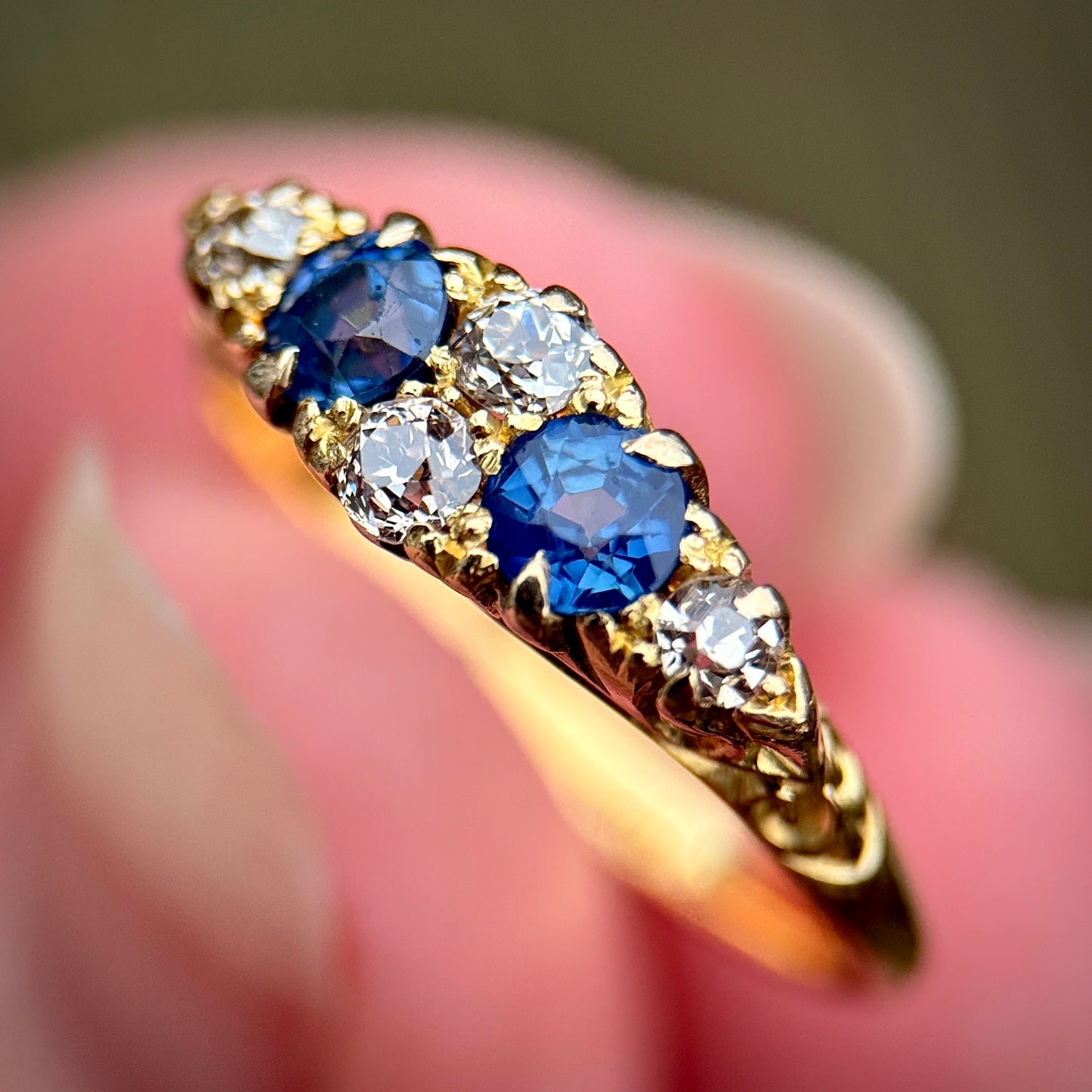 18ct Antique 0.50ct Sapphire & 0.30ct Old Cut Diamond Gold Ring 3.8 grams