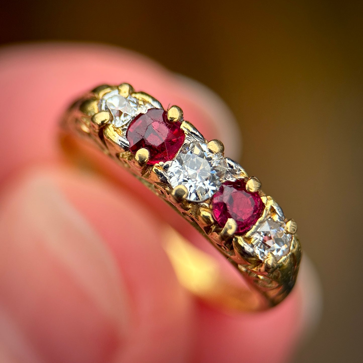 18ct Gold Antique Victorian Old Cut Diamond & Ruby Five 5 stone Ring Size N