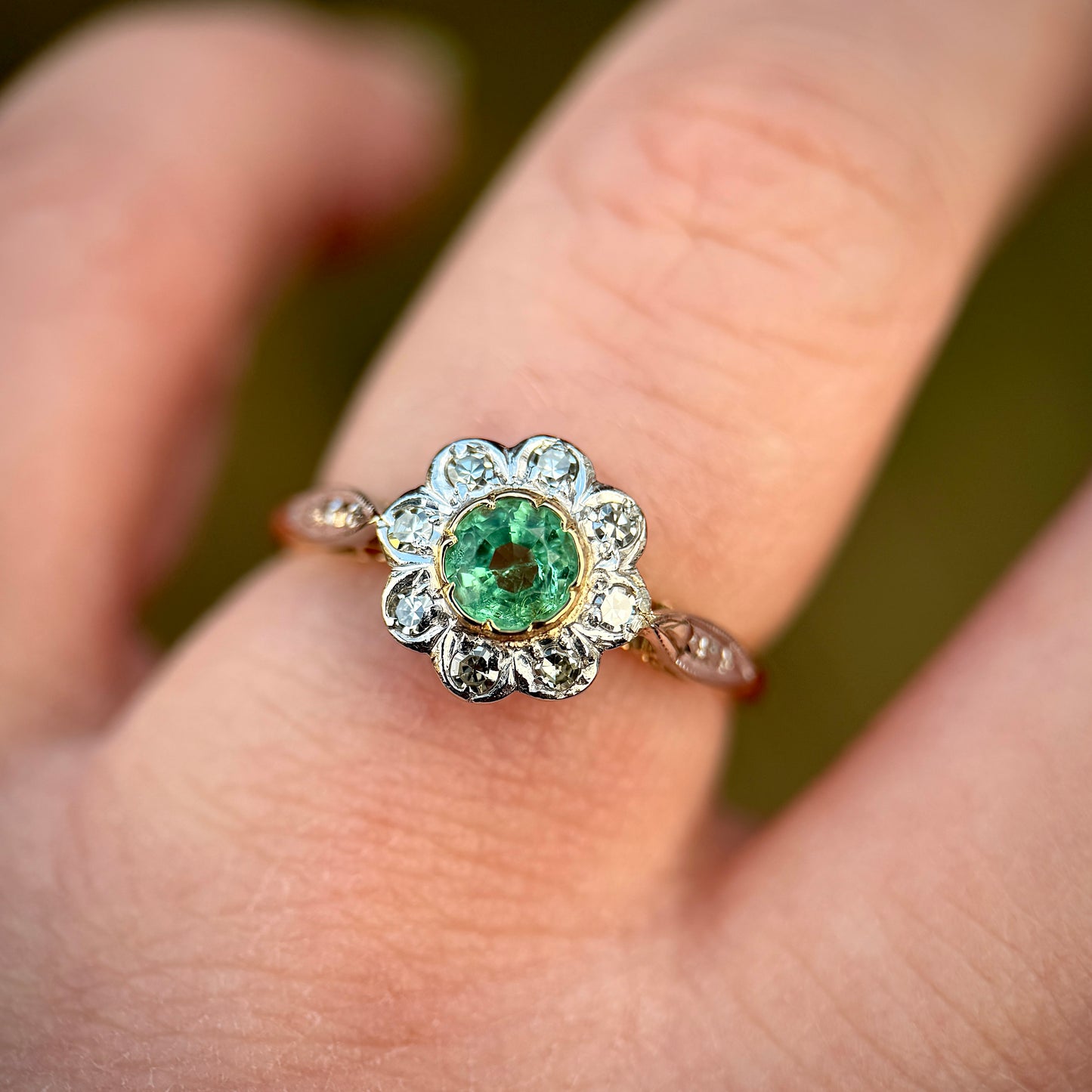 18CT Gold & Platinum Edwardian 0.40ct Emerald & 0.20ct Diamond Daisy Cluster Ring