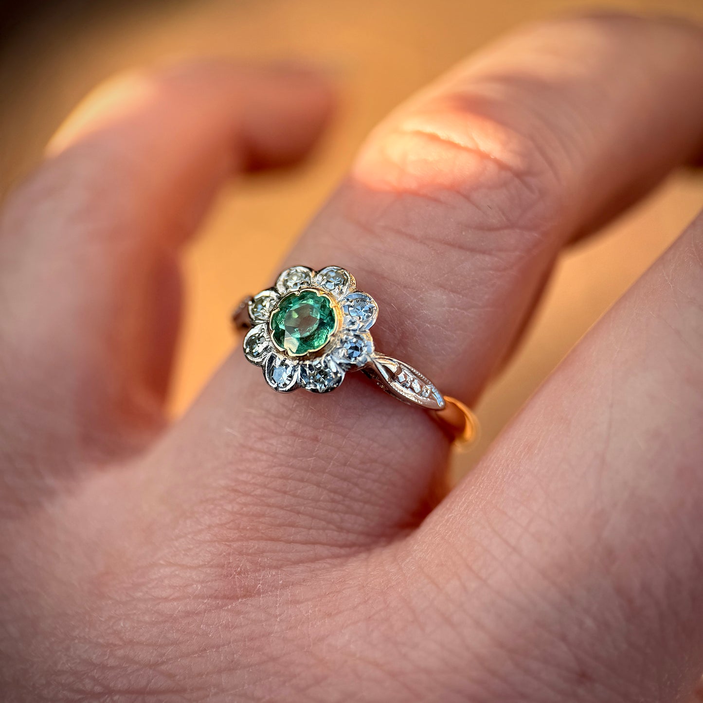 18CT Gold & Platinum Edwardian 0.40ct Emerald & 0.20ct Diamond Daisy Cluster Ring