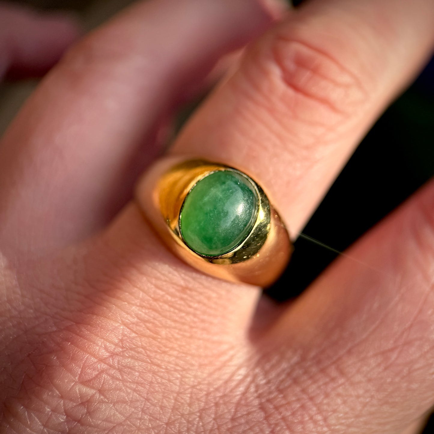 Large 18ct Gold Jade Solitaire Signet Ring 8.6g Size S