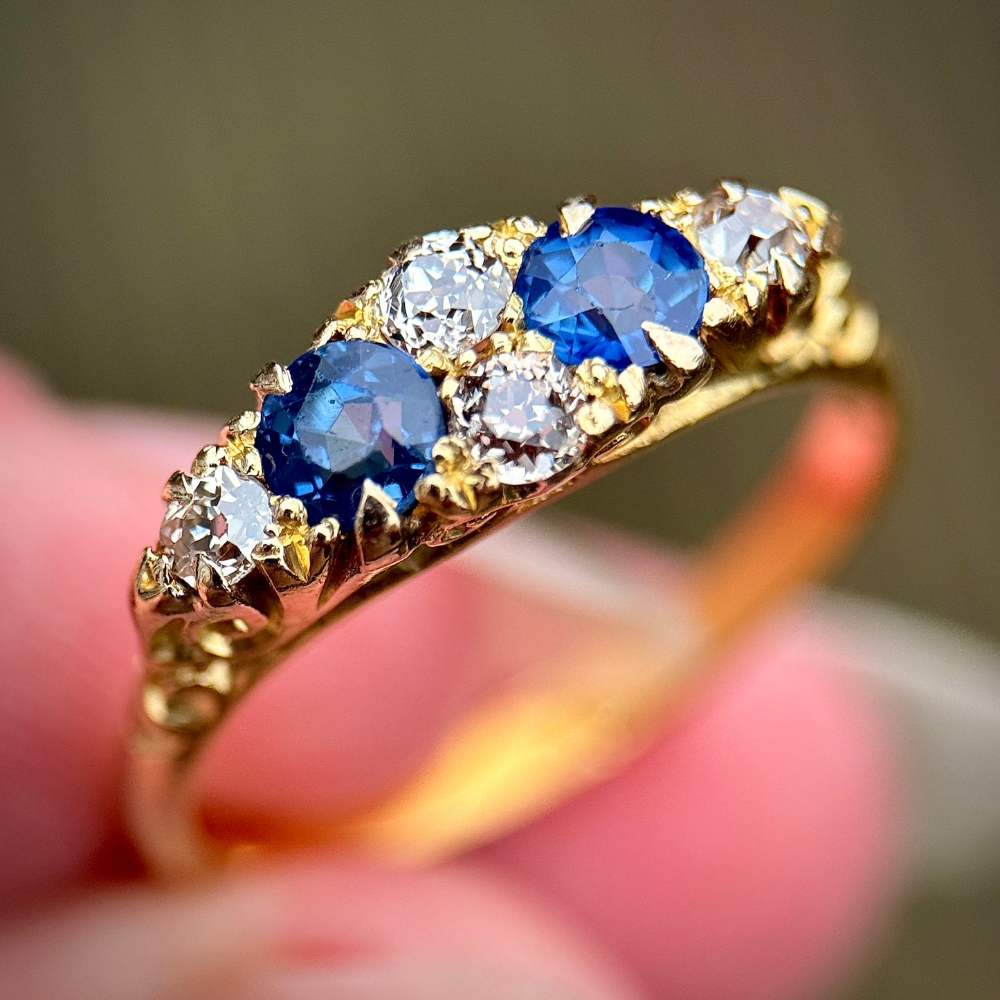 18ct Antique 0.50ct Sapphire & 0.30ct Old Cut Diamond Gold Ring 3.8 grams