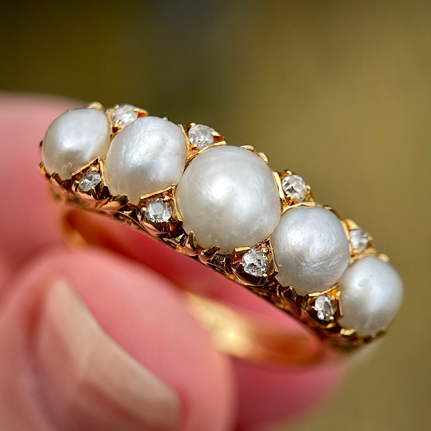 HUGE 18CT Gold Antique Pearl & old cut diamond five stone half hoop ring 7.8g