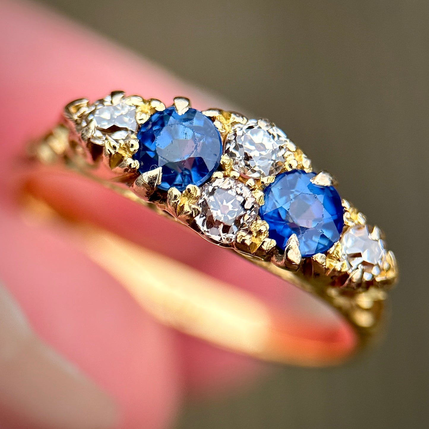 18ct Antique 0.50ct Sapphire & 0.30ct Old Cut Diamond Gold Ring 3.8 grams