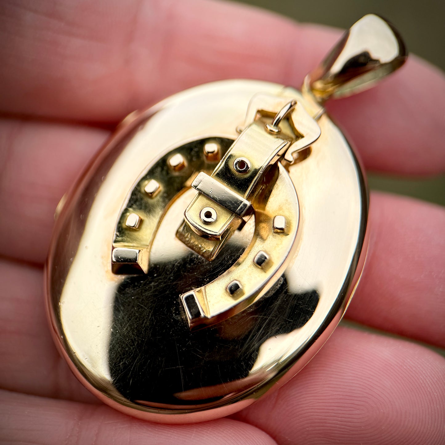 Large 15CT Gold Antique Victorian Horse shoe Pendant Memorial Locket 22.8 grams