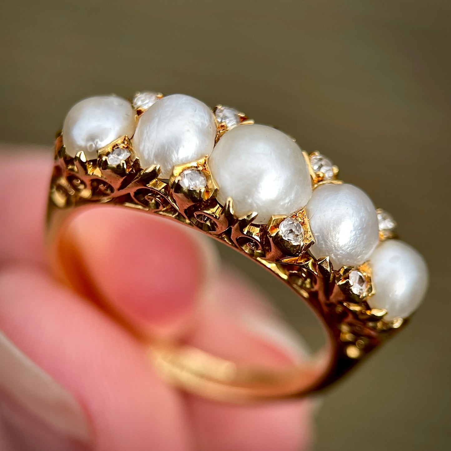 HUGE 18CT Gold Antique Pearl & old cut diamond five stone half hoop ring 7.8g