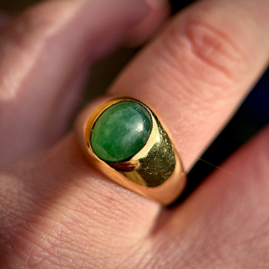 Large 18ct Gold Jade Solitaire Signet Ring 8.6g Size S