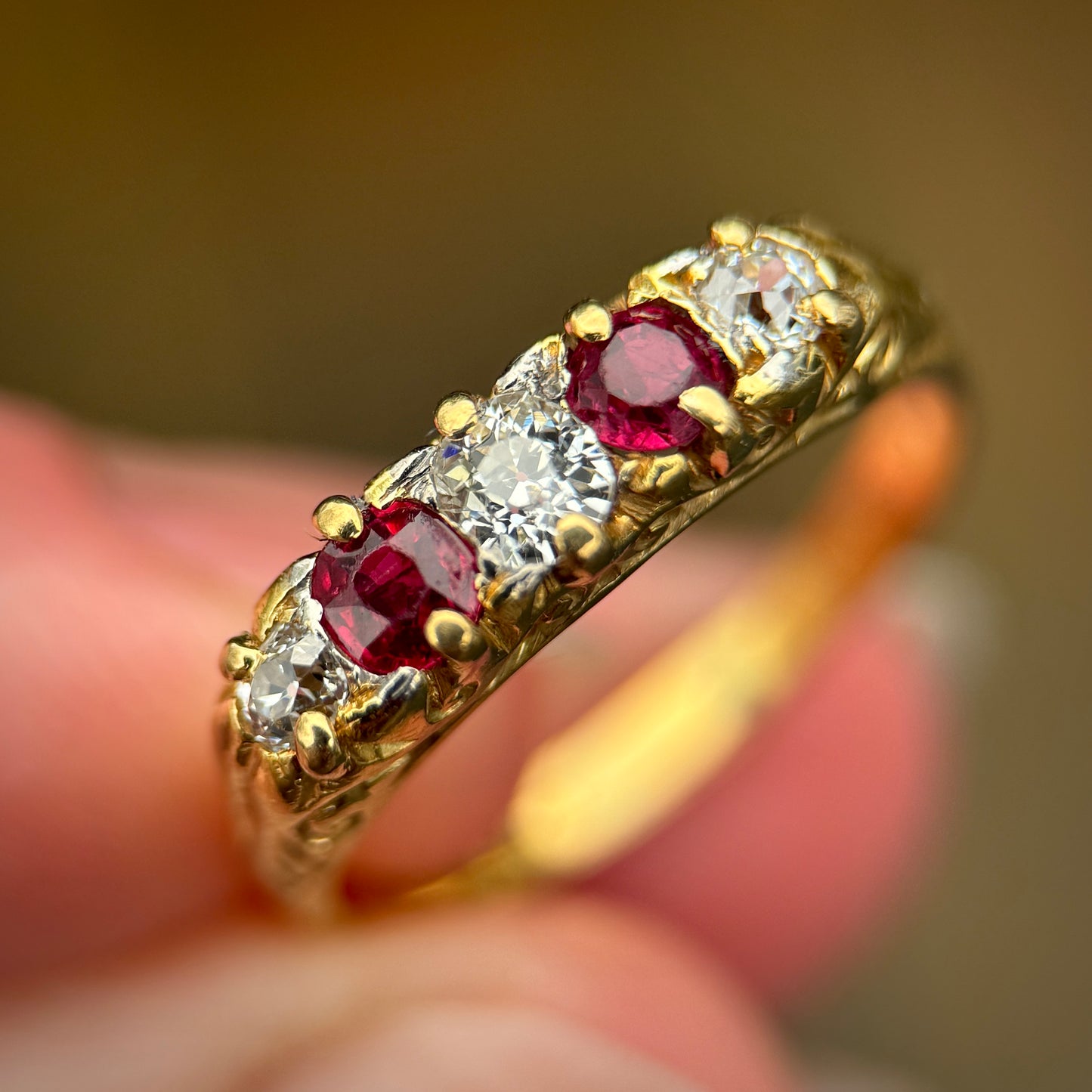 18ct Gold Antique Victorian Old Cut Diamond & Ruby Five 5 stone Ring Size N