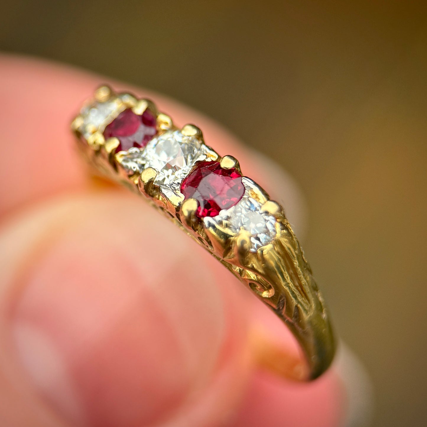 18ct Gold Antique Victorian Old Cut Diamond & Ruby Five 5 stone Ring Size N