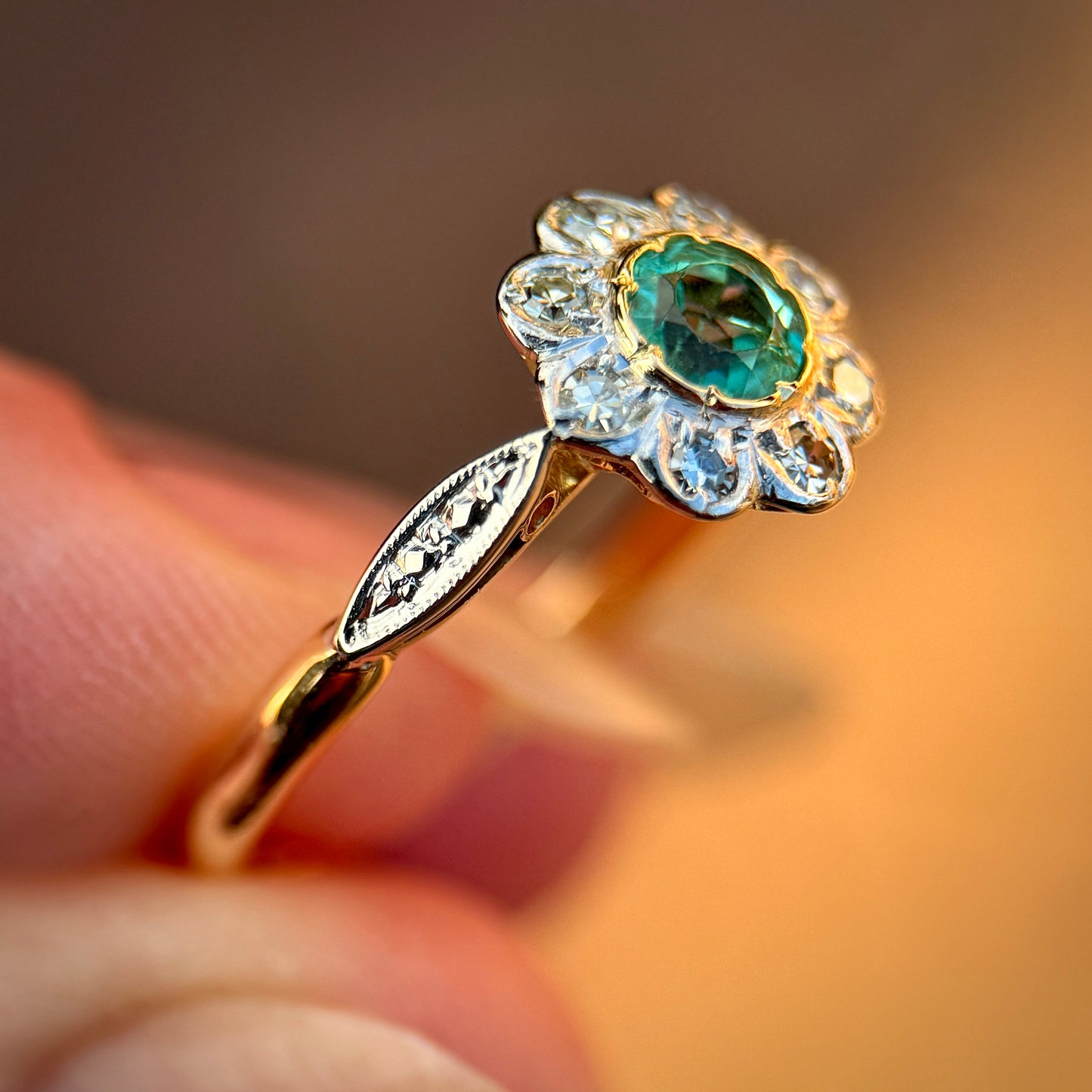 18CT Gold & Platinum Edwardian 0.40ct Emerald & 0.20ct Diamond Daisy Cluster Ring