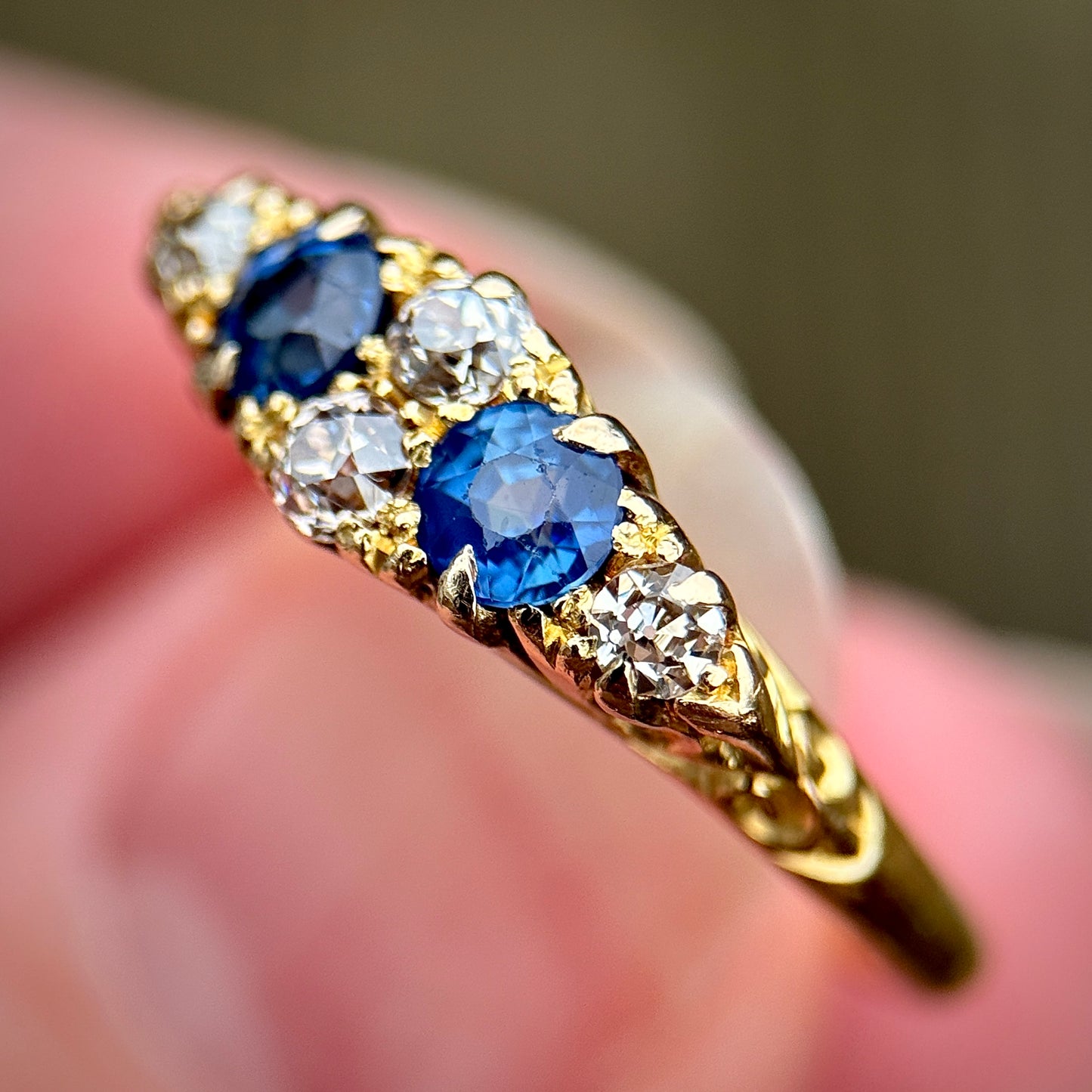 18ct Antique 0.50ct Sapphire & 0.30ct Old Cut Diamond Gold Ring 3.8 grams