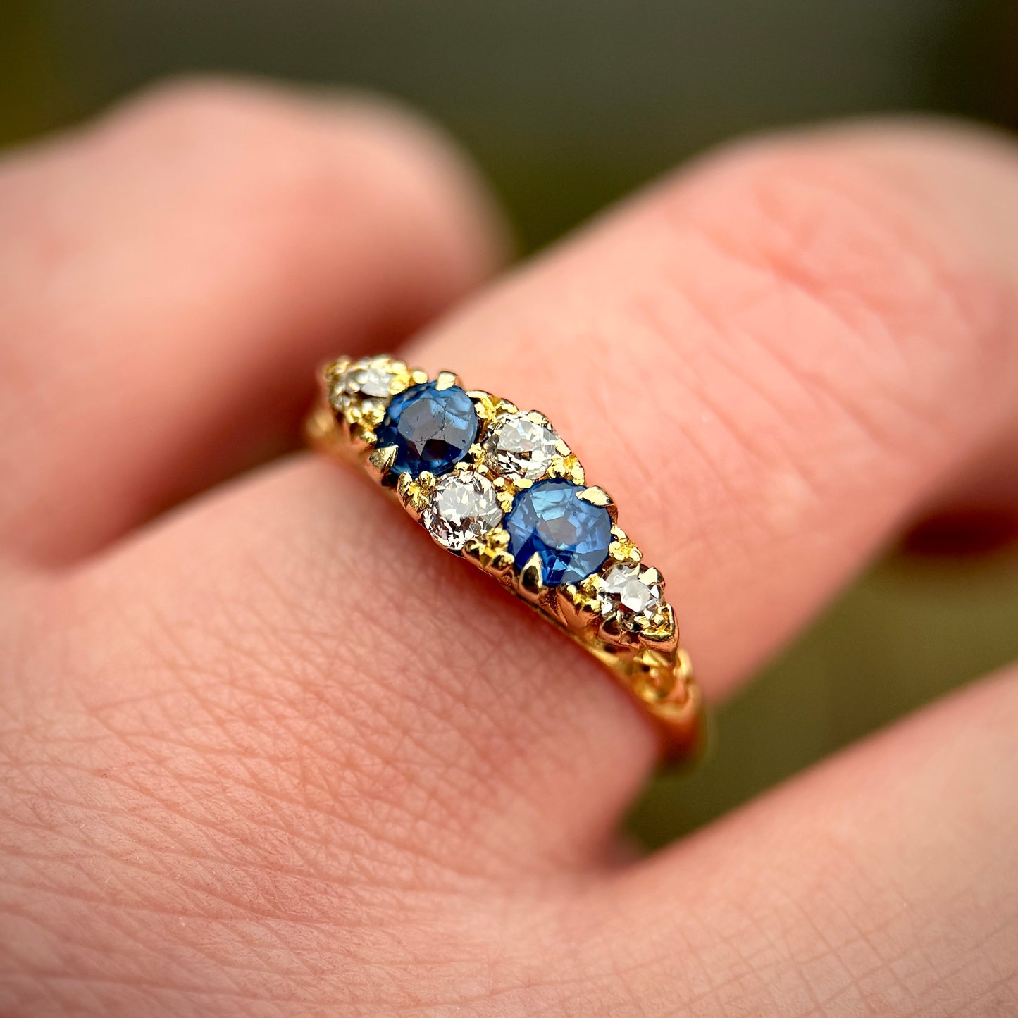 18ct Antique 0.50ct Sapphire & 0.30ct Old Cut Diamond Gold Ring 3.8 grams