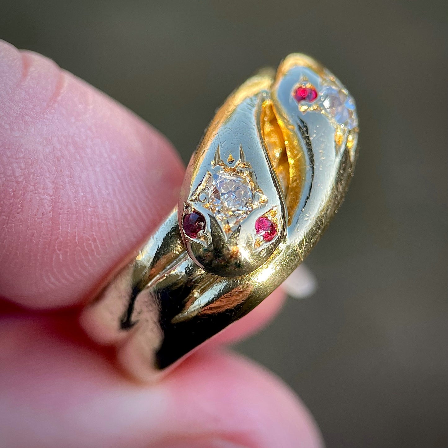 18CT Gold Antique Old Cut Diamond & Ruby Double Headed Snake Ring Heavy 9.6g