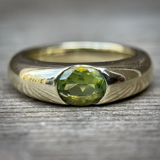 Peridot Solitaire Signet Gypsy Ring Size M 1/2 10 grams 14ct Yellow Gold HEAVY!