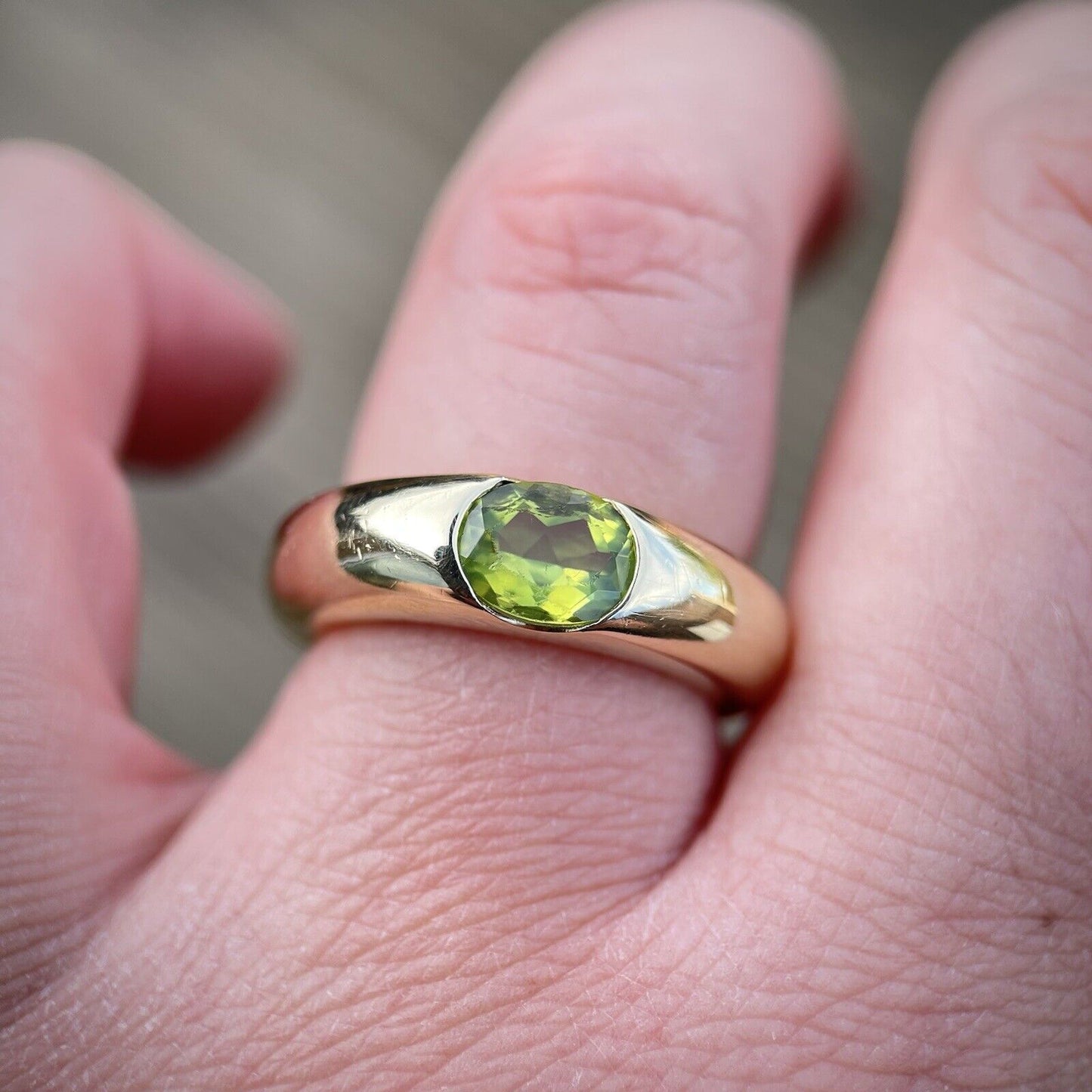 Peridot Solitaire Signet Gypsy Ring Size M 1/2 10 grams 14ct Yellow Gold HEAVY!